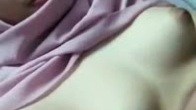 Jilbab Pink Telanjang Dada